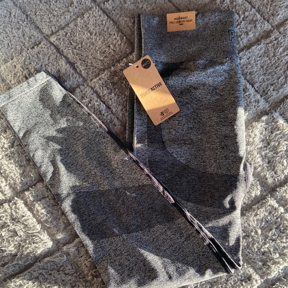 PINK seamless workout leggings. - Picture 1 of 2